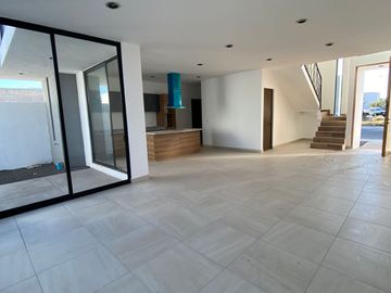 CASA EN VENTA EN VALLE DE JURIQUILLA