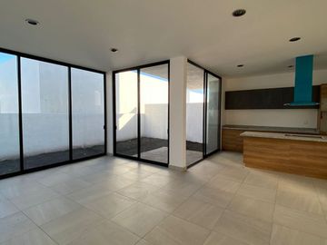 CASA EN VENTA EN VALLE DE JURIQUILLA