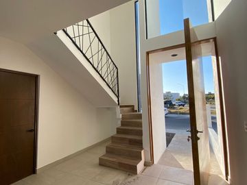 CASA EN VENTA EN VALLE DE JURIQUILLA
