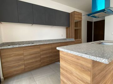 CASA EN VENTA EN VALLE DE JURIQUILLA