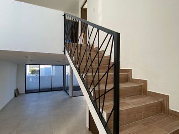 CASA EN VENTA EN VALLE DE JURIQUILLA