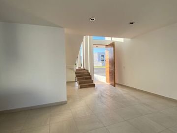 CASA EN VENTA EN VALLE DE JURIQUILLA
