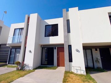 CASA EN VENTA EN FRACCIONAMIENTO ALVA JUNTO AL COLEGIO TEPEYAC Y VALLE IMPERIAL