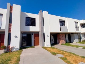 CASA EN VENTA EN FRACCIONAMIENTO ALVA JUNTO AL COLEGIO TEPEYAC Y VALLE IMPERIAL
