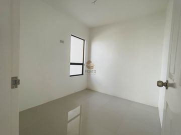 Spacious and luxurious House and Lot near in Metro Manila