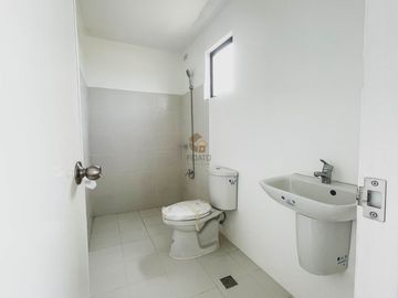 Spacious and luxurious House and Lot near in Metro Manila