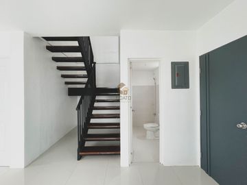 Spacious and luxurious House and Lot near in Metro Manila