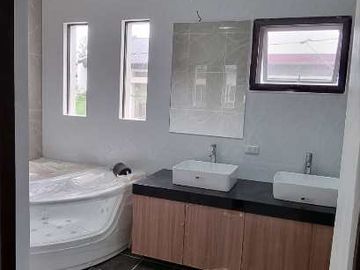 150sqm House and lot For sale (Ready For Occupancy)  with 5 Bedrooms in Greenwoods Pasig City (PH2829)