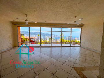 Terraza con vista a la alberca y al mar