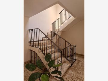 VENTA DE CASA EN EL CENTRO HISTÓRICO, CON OPCIÓN A DIVERSOS GIROS Y CON PLUSVALÍA PRIVILEGIADA, ya que cuenta con Uso Comercial y de Servicios e Infor