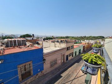 VENTA DE CASA EN EL CENTRO HISTÓRICO, CON OPCIÓN A DIVERSOS GIROS Y CON PLUSVALÍA PRIVILEGIADA, ya que cuenta con Uso Comercial y de Servicios e Infor