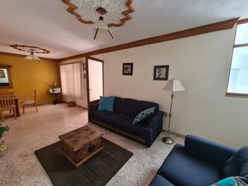 VENTA DE CASA EN EL CENTRO HISTÓRICO, CON OPCIÓN A DIVERSOS GIROS Y CON PLUSVALÍA PRIVILEGIADA, ya que cuenta con Uso Comercial y de Servicios e Infor