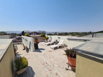 VENTA DE CASA EN EL CENTRO HISTÓRICO, CON OPCIÓN A DIVERSOS GIROS Y CON PLUSVALÍA PRIVILEGIADA, ya que cuenta con Uso Comercial y de Servicios e Infor