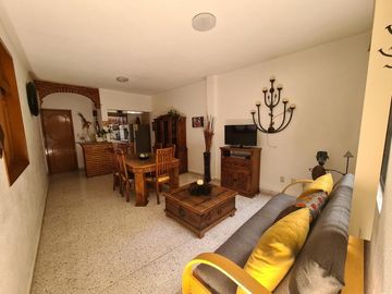 VENTA DE CASA EN EL CENTRO HISTÓRICO, CON OPCIÓN A DIVERSOS GIROS Y CON PLUSVALÍA PRIVILEGIADA, ya que cuenta con Uso Comercial y de Servicios e Infor