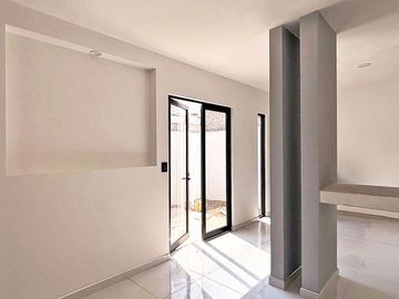 SE VENDE CASA NUEVA EN CTO. PRADERAS DE LA LOMA. A SOLO 2 CUADRAS DE AV. AMALIA SOLÓRZANO