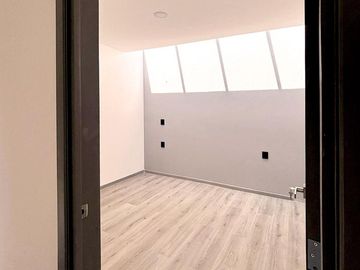 SE VENDE CASA NUEVA EN CTO. PRADERAS DE LA LOMA. A SOLO 2 CUADRAS DE AV. AMALIA SOLÓRZANO