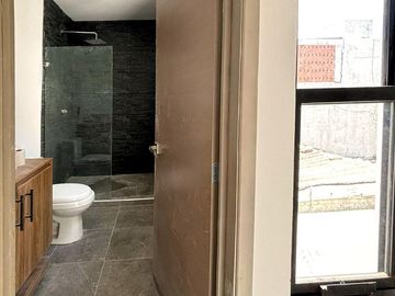 SE VENDE CASA NUEVA EN CTO. PRADERAS DE LA LOMA. A SOLO 2 CUADRAS DE AV. AMALIA SOLÓRZANO
