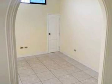 CASA RENTERA  DE  VENTA EN MANTA CERCA A UNIVERSIDAD