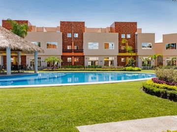 Casa con 3 Recamaras con alberca en condominio en Yautepec Morelos