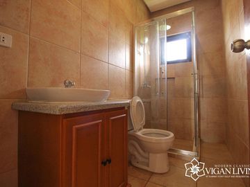 READY FOR OCCUPANCY 4 BEDROOM UNIT LOCATED AT SUMMIT POINT GOLF & COUNTRY CLUB