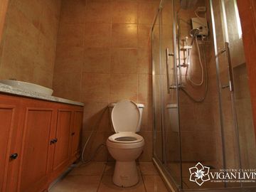 READY FOR OCCUPANCY 4 BEDROOM UNIT LOCATED AT SUMMIT POINT GOLF & COUNTRY CLUB