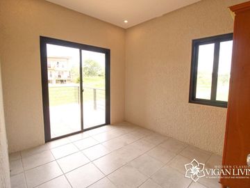 READY FOR OCCUPANCY 4 BEDROOM UNIT LOCATED AT SUMMIT POINT GOLF & COUNTRY CLUB