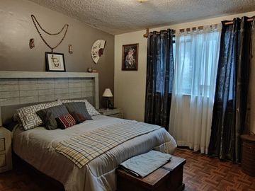 Casa con jardín y patio en esquina, con excelente potencial en Coapa