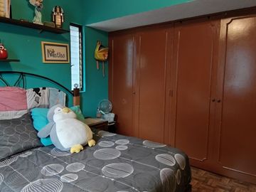 Casa con jardín y patio en esquina, con excelente potencial en Coapa