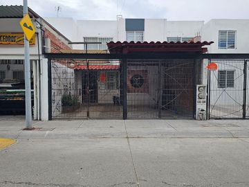 CASA EN VENTA ACONDICIONADA PARA NEGOCIO!!!