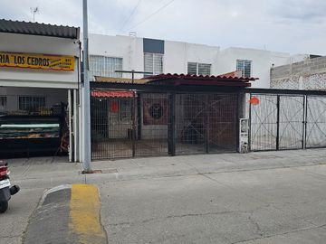 CASA EN VENTA ACONDICIONADA PARA NEGOCIO!!!