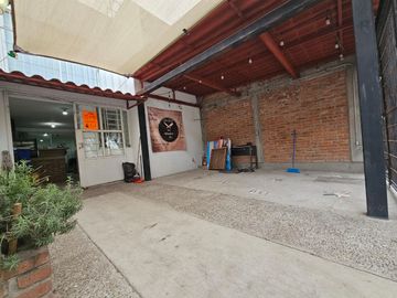 CASA EN VENTA ACONDICIONADA PARA NEGOCIO!!!