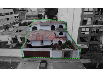 ¡Terreno Estratégicamente Ubicado Frente A Parque! Tu Oportunidad Dorada Para Desarrollo Inmobiliario Exitoso