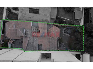 ¡Terreno Estratégicamente Ubicado Frente A Parque! Tu Oportunidad Dorada Para Desarrollo Inmobiliario Exitoso
