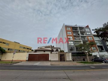 ¡Terreno Estratégicamente Ubicado Frente A Parque! Tu Oportunidad Dorada Para Desarrollo Inmobiliario Exitoso