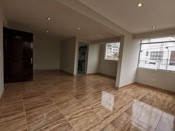 HERMOSO DEPARTAMENTO BIEN UBICADO EN LA MOLINA