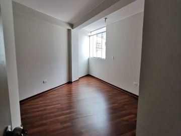 HERMOSO DEPARTAMENTO BIEN UBICADO EN LA MOLINA