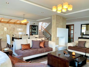 Casa moderna de venta en Cumbaya - sector  Yanazarapata - Ruta Viva