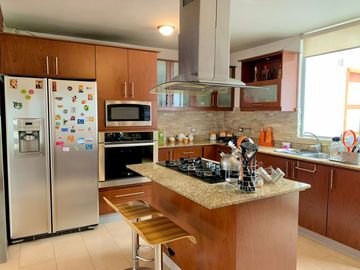 Casa moderna de venta en Cumbaya - sector  Yanazarapata - Ruta Viva