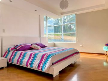 Casa moderna de venta en Cumbaya - sector  Yanazarapata - Ruta Viva