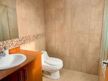 Casa moderna de venta en Cumbaya - sector  Yanazarapata - Ruta Viva