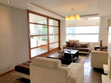 Casa moderna de venta en Cumbaya - sector  Yanazarapata - Ruta Viva