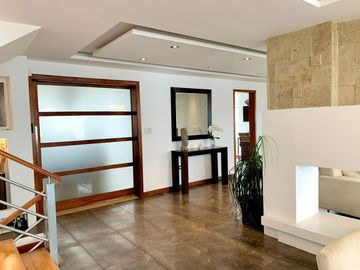 Casa moderna de venta en Cumbaya - sector  Yanazarapata - Ruta Viva