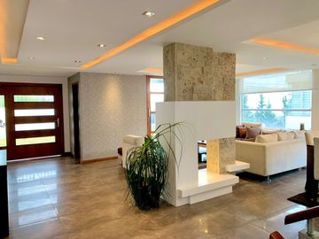 Casa moderna de venta en Cumbaya - sector  Yanazarapata - Ruta Viva