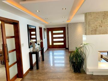 Casa moderna de venta en Cumbaya - sector  Yanazarapata - Ruta Viva