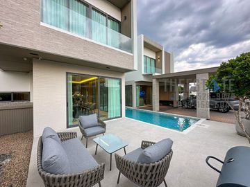 Luxury Modern 4 Bedroom Pool Villa Fully Furnished in Doi Saket for Sale