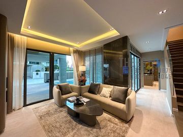 Luxury Modern 4 Bedroom Pool Villa Fully Furnished in Doi Saket for Sale