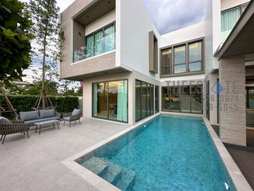 Luxury Modern 4 Bedroom Pool Villa Fully Furnished in Doi Saket for Sale