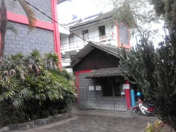 DIJUAL RUMAH KOST SANGAT DEKAT KE UNPAR CIUMBULEUIT BANDUNG