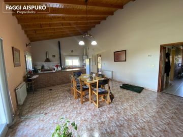 Casaquinta en venta! Zona Aeropuerto.