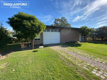 Casaquinta en venta! Zona Aeropuerto.